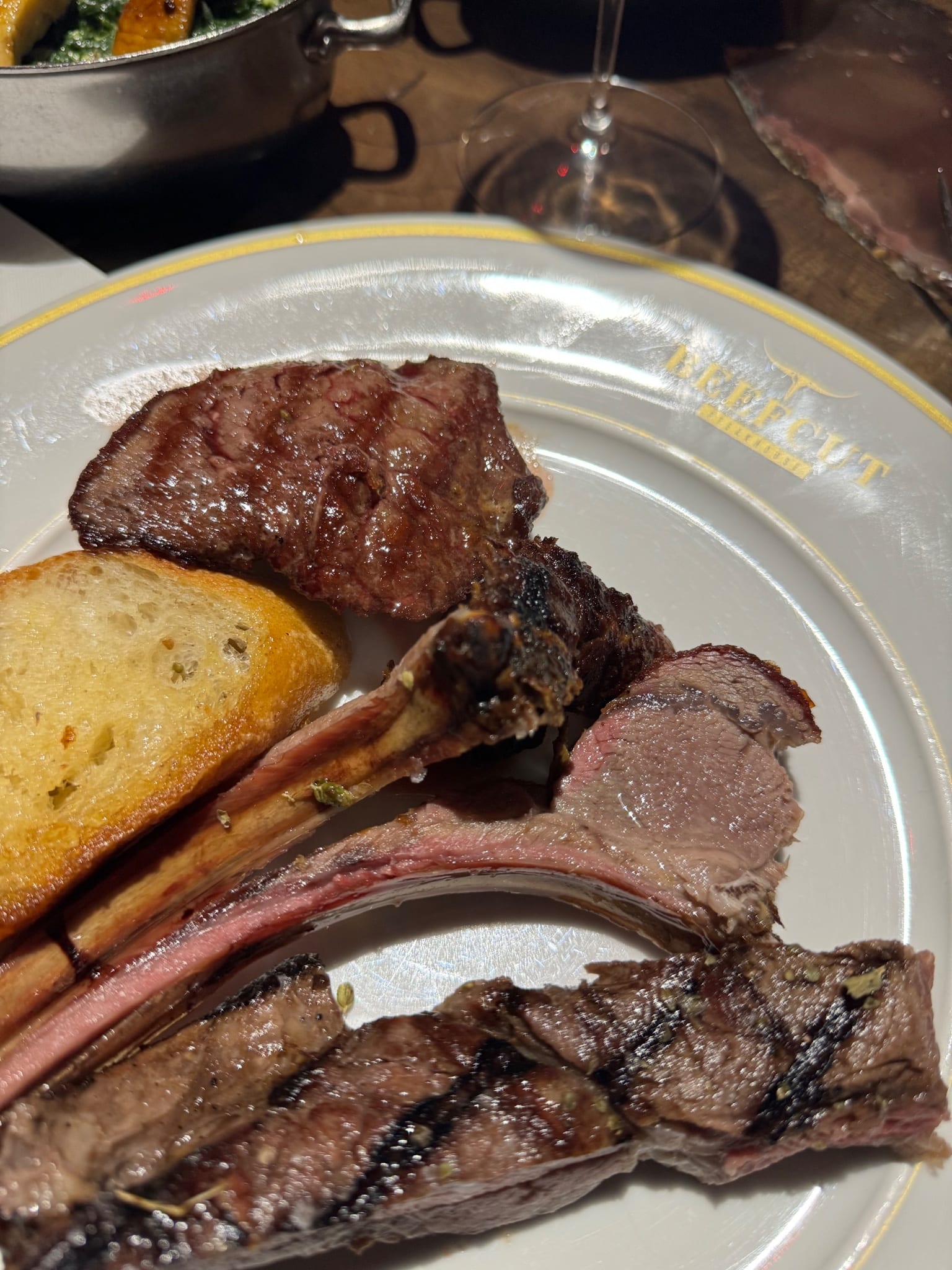 Carré d’agneau et entrecôte