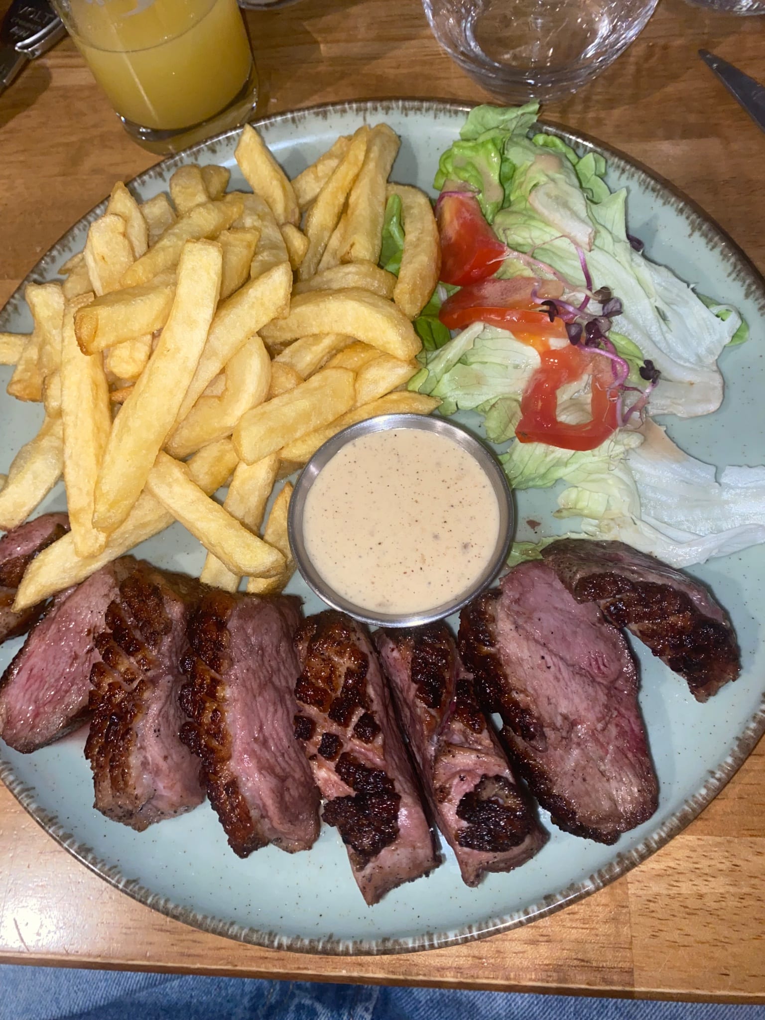 Filet de canard rôti et fume à chaud
